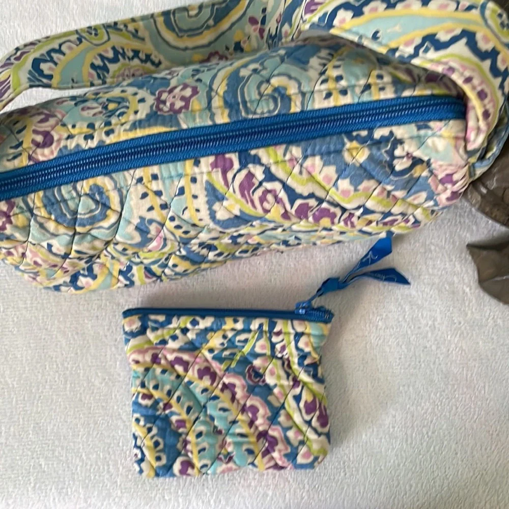 Small Vera Bradley purse with coin purse. - Picture 6 of 8